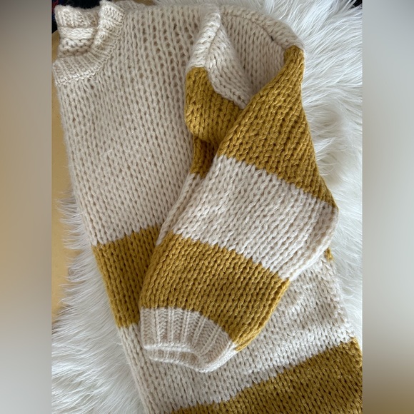 Tia Knit Sweater Shop Talulah Size Large - Picture 2 of 2